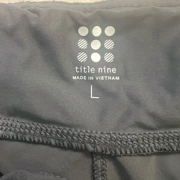 Title nine Gray Athletic Performance Shorts - Picture 3 of 8